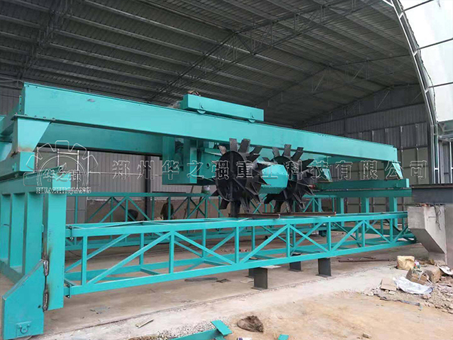 槽式翻堆機適用于農村大型養豬場糞便堆肥發酵
